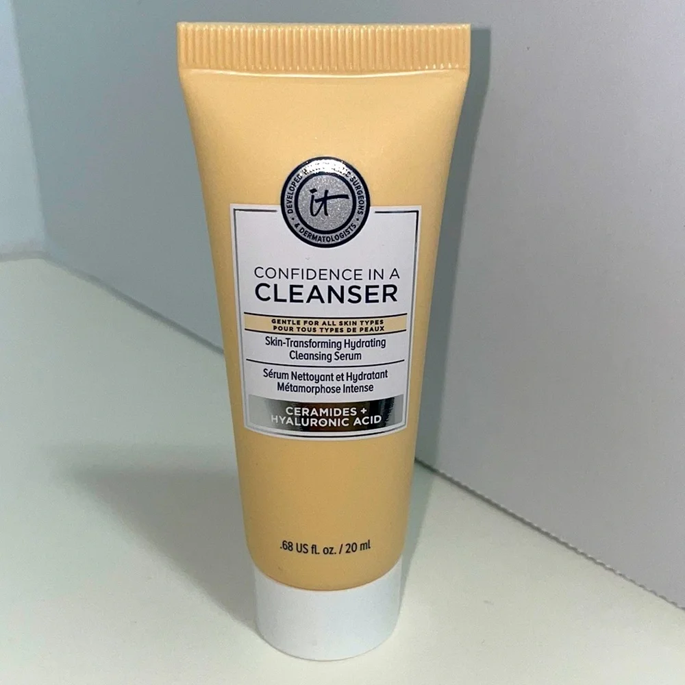 IT Cosmetics Confidence in a Cleanser Skin Transforming Hydrating Cleanser